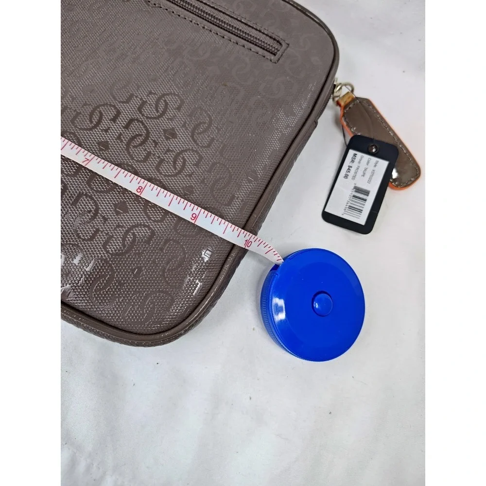 NWT GUESS Frosted Taupe Tablet iPad Laptop Sleeve Case Pouch Bag X3753222